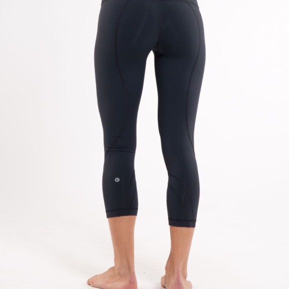 Lululemon Run Inspire Crop Leggings (1st Edition) in Black size 4 - Picture 2 of 9